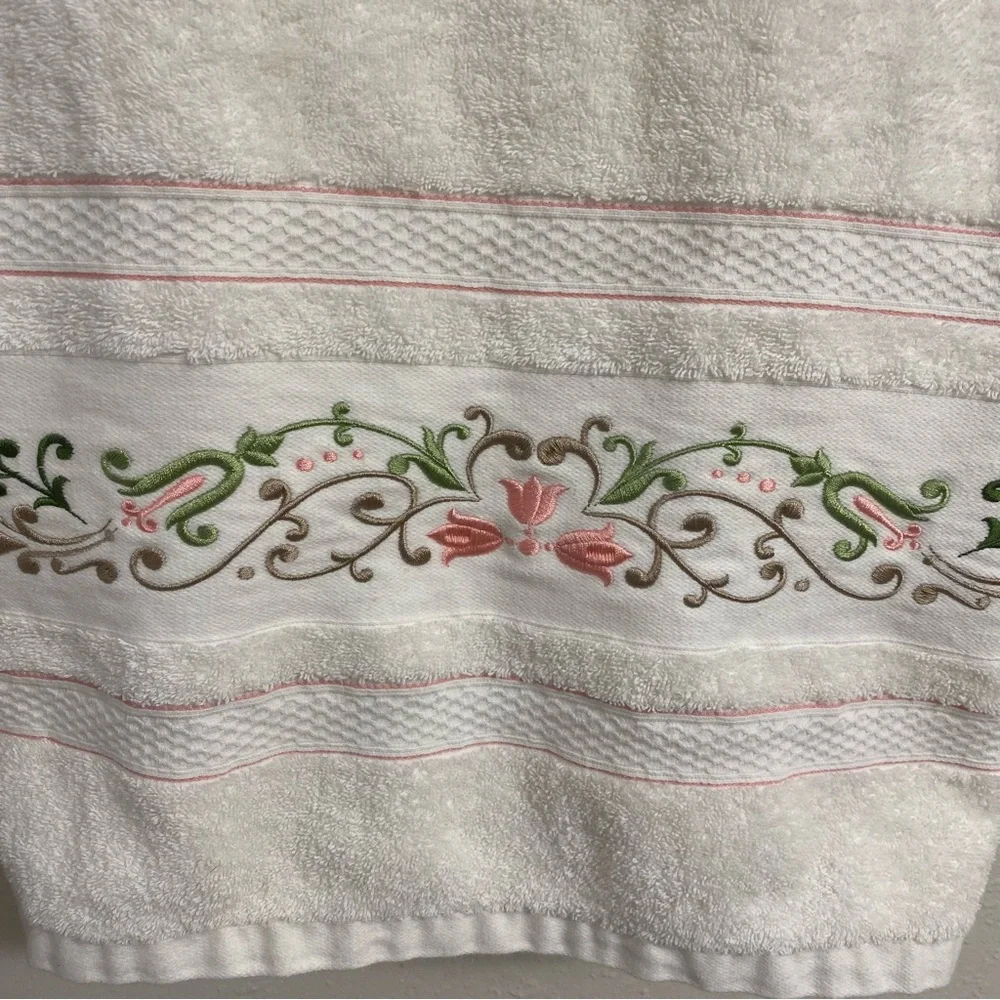 Kassafina Vtg Ivory Bath Towel Embroidered Pink Peach Green Taupe Floral 48x26